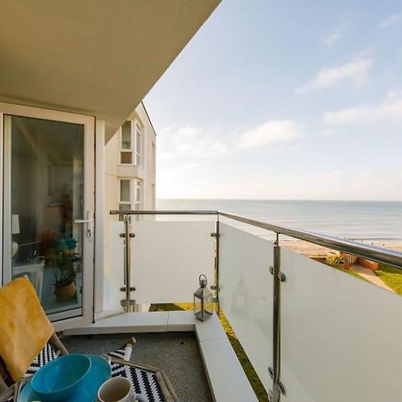 Апартаменты Two Bed Seafront Escape In Ист-Уиттеринг Экстерьер фото