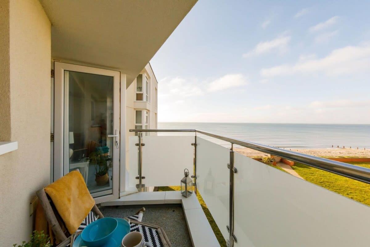 Апартаменты Two Bed Seafront Escape In Ист-Уиттеринг Экстерьер фото