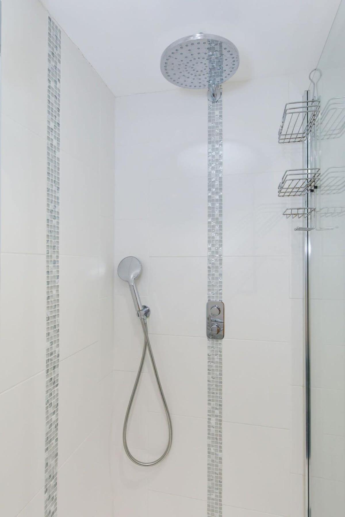 Апартаменты Two Bed Seafront Escape In Ист-Уиттеринг Экстерьер фото