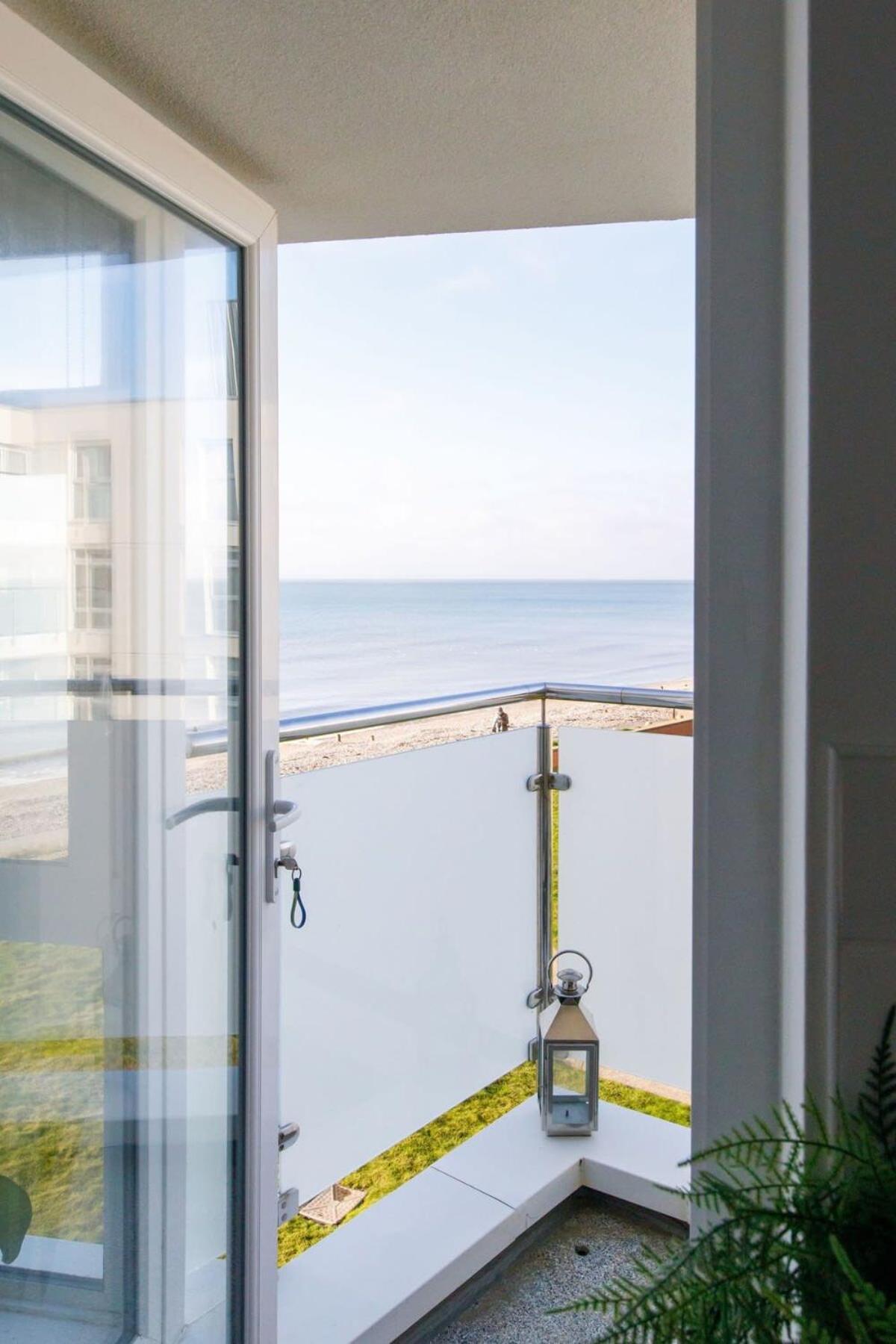 Апартаменты Two Bed Seafront Escape In Ист-Уиттеринг Экстерьер фото